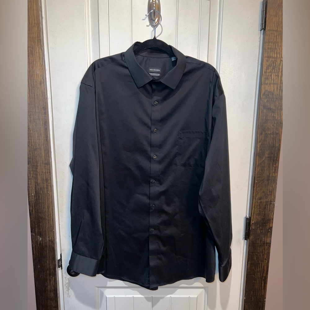 Van Heusen Men's Black Dress Shirt